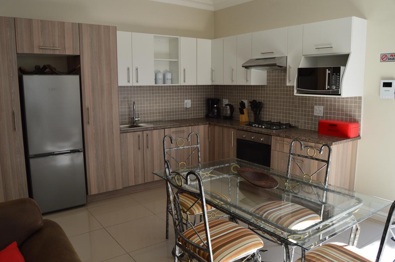 African Palm Cottage And Guesthouse Дурбанвілл Екстер'єр фото