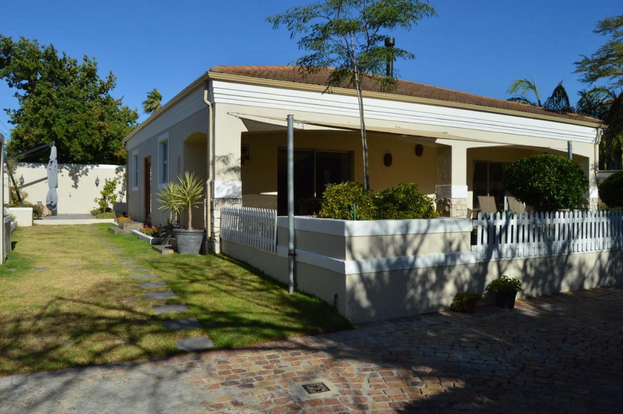 African Palm Cottage And Guesthouse Дурбанвілл Екстер'єр фото