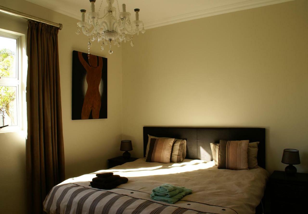 African Palm Cottage And Guesthouse Дурбанвілл Екстер'єр фото